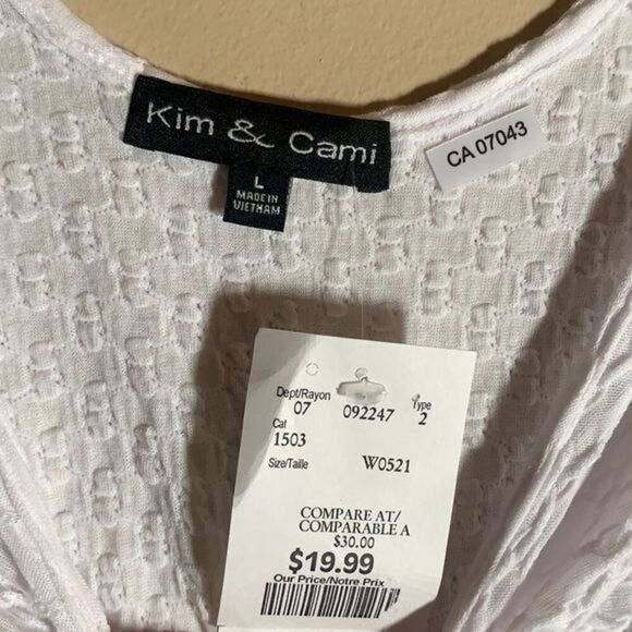 Kim & Cami White Stretchy Top NWT - Picture 3 of 5